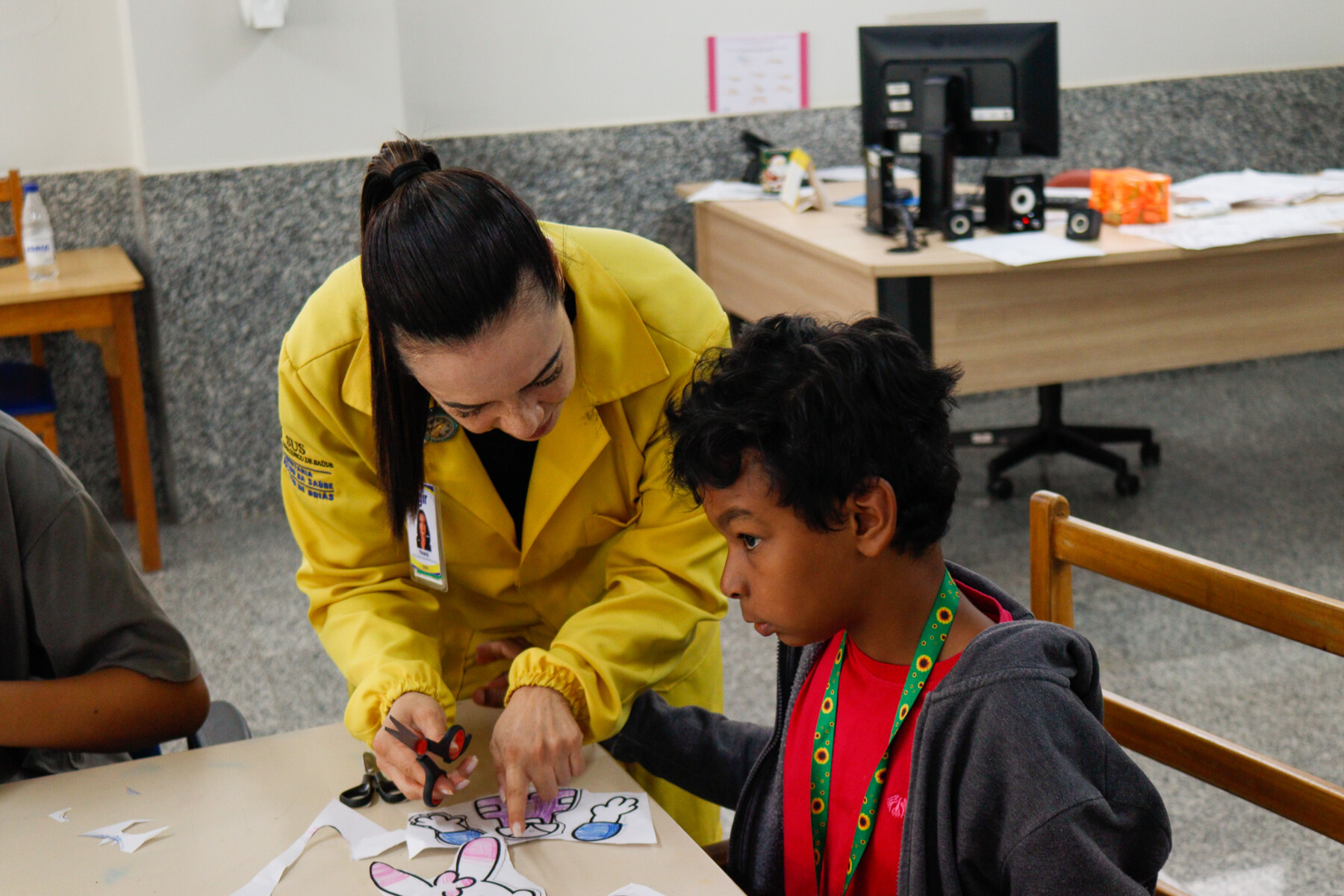 Paciente Moisés dos Santos participa ativamente das aulas de arteterapia.jpg